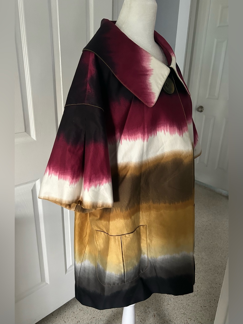 Ellen Tracy Ombre Swing Jacket in Fuschia, White & Gold, Black